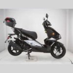 Sporty 150cc Scooter - Image 5